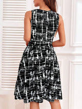 Women's Keyhole Neckline Hidden Pocket Sleeveless Allover Print Dress