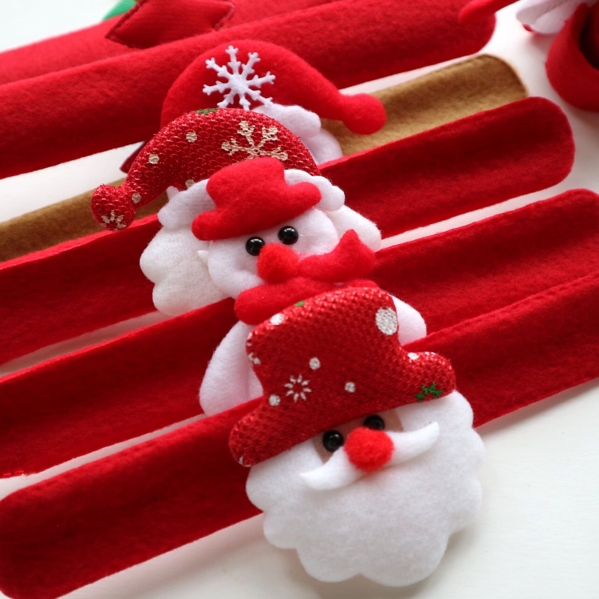 LOVEMI  Christmas Mixed color Lovemi -  Plush Christmas Day Decorative Bracelet